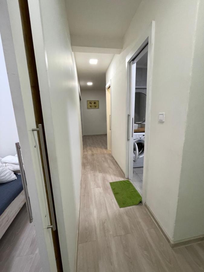 Red&Black Apartment City Centr, Na Hradbach 118 オストラヴァ エクステリア 写真