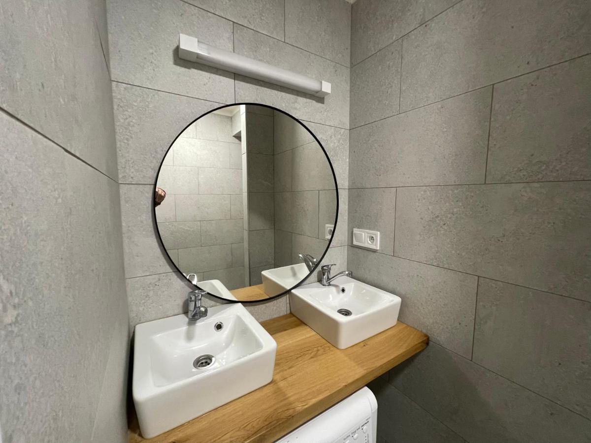 Red&Black Apartment City Centr, Na Hradbach 118 オストラヴァ エクステリア 写真
