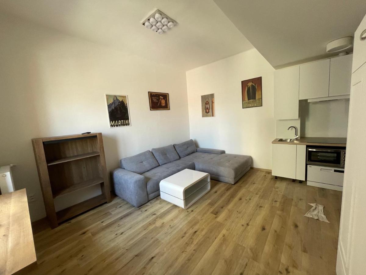 Red&Black Apartment City Centr, Na Hradbach 118 オストラヴァ エクステリア 写真
