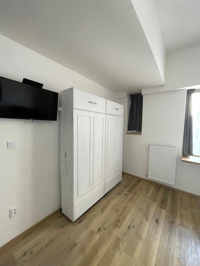 Red&Black Apartment City Centr, Na Hradbach 118 オストラヴァ エクステリア 写真