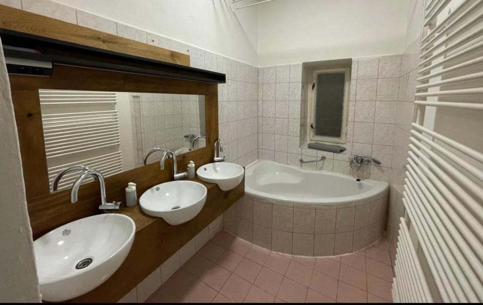 Red&Black Apartment City Centr, Na Hradbach 118 オストラヴァ エクステリア 写真