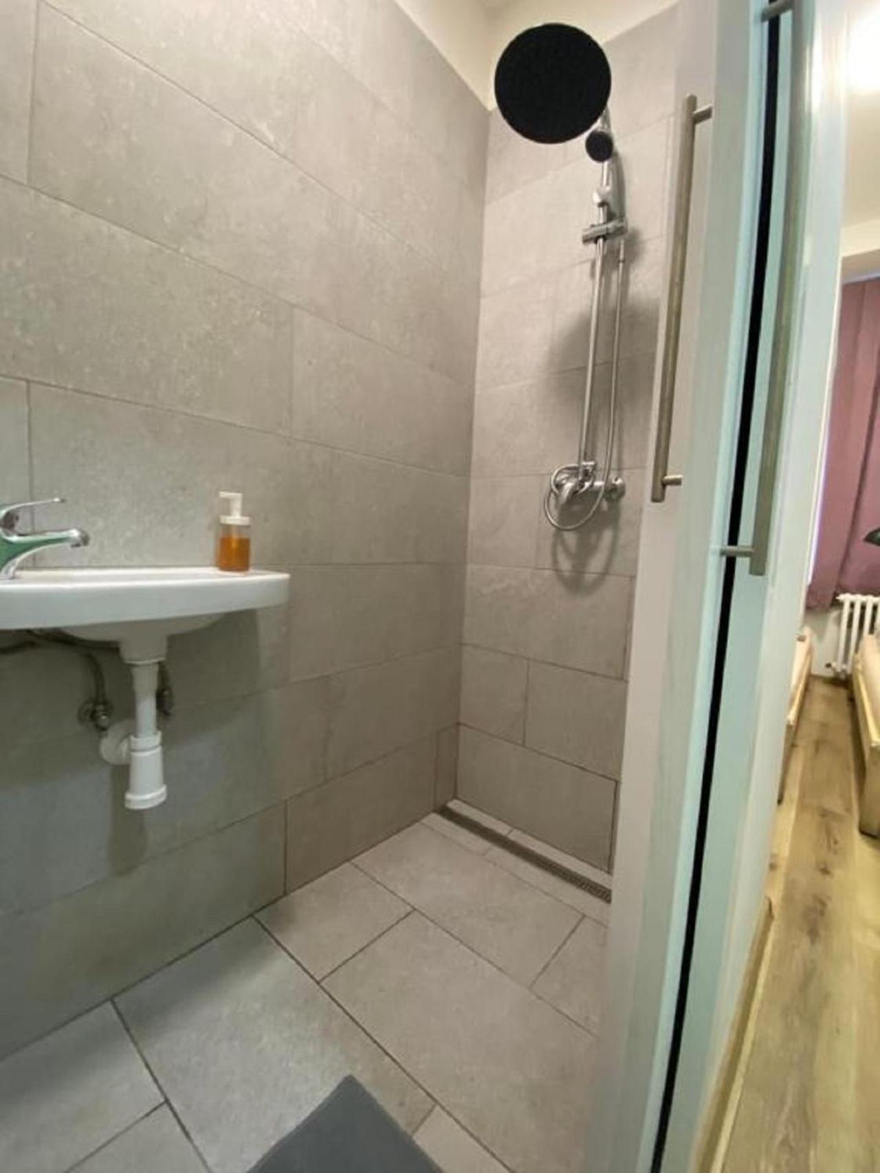 Red&Black Apartment City Centr, Na Hradbach 118 オストラヴァ エクステリア 写真